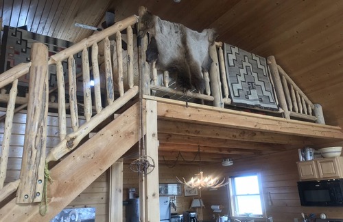 Livingston Cabin | Pet friendly Emigrant Pk Cabin 30 mins - Yellowstone. 5 mins to Chico ht springs