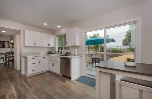 Peacock House | Pet-Friendly Entire Home in Oceanside between Beach & San Diego theme parks!
