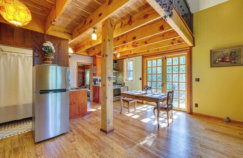 Eureka Springs Cabin | Pet-Friendly Eureka Springs Rental w/Private Deck