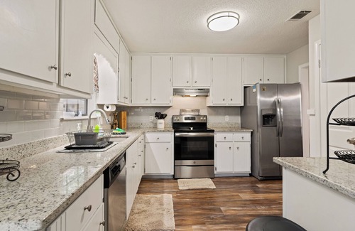 Country Club Estates House | Pet Friendly/Exercise Room