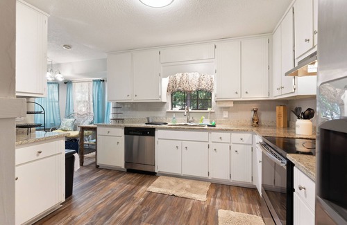 Country Club Estates House | Pet Friendly/Exercise Room