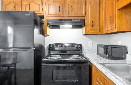 Clarksville House | Pet friendly, Exit 1- Monthly discount