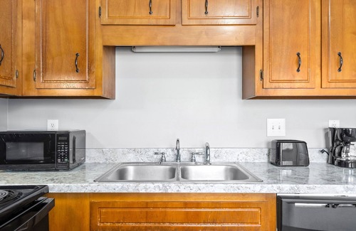 Clarksville House | Pet friendly, Exit 1- Monthly discount