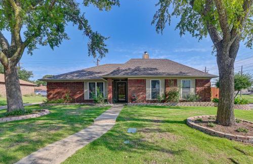 Lewisville House | Pet-Friendly Family Home 3 Mi to Lake Lewisville