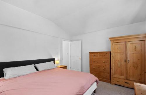 Shawnigan Lake House | Pet friendly Family home in Shawnigan Lake