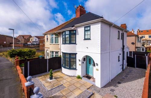 Bispham House | PET FRIENDLY | FAMILY ACCOMMODATION | SLEEPS 8