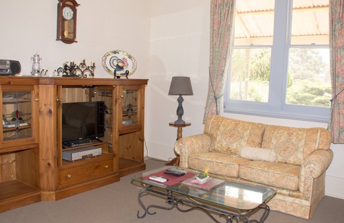 Kimba House | pet friendly Family accommodation min 2 nights