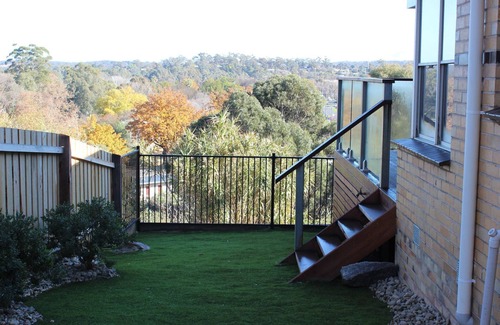 Castlemaine House | Pet friendly family home with great views.