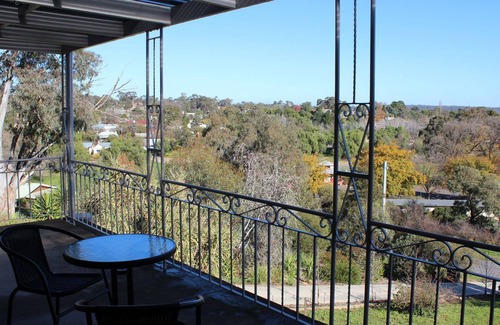 Castlemaine House | Pet friendly family home with great views.