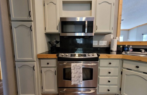 Valley of the Sun Cabin | Pet Friendly, Family Friendly, Single-Level Home w/Hot Tub - Absolute Relaxation