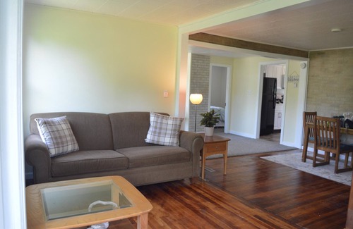 Arcadia House | Pet-Friendly Family Home near Golf, LK MI, M22
