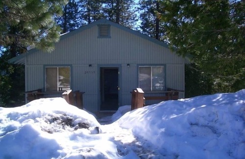 Cold Springs Cabin | Pet friendly, Family Cabin ~ Pinecrest Lake 5 minute drive.