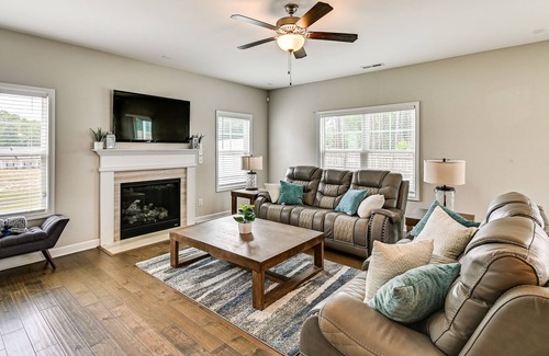Fayetteville House | Pet-Friendly Fayetteville Home w/ Hot Tub!