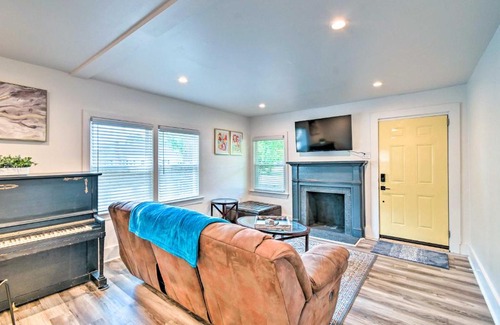 Terry Sanford House | Pet-Friendly Fayetteville Home with Fenced Yard