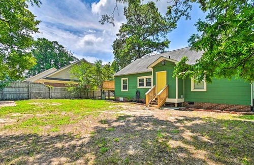 Terry Sanford House | Pet-Friendly Fayetteville Home with Fenced Yard