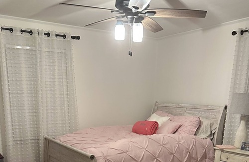 Ararat House | Pet friendly, Feel at home farmhouse with large deck. 15 minutes to downtown.