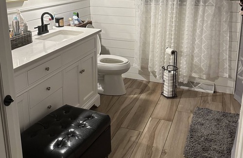 Ararat House | Pet friendly, Feel at home farmhouse with large deck. 15 minutes to downtown.
