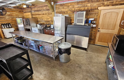 Springville Apartment | Pet-Friendly Fido's Flat + Fishing & Trails
