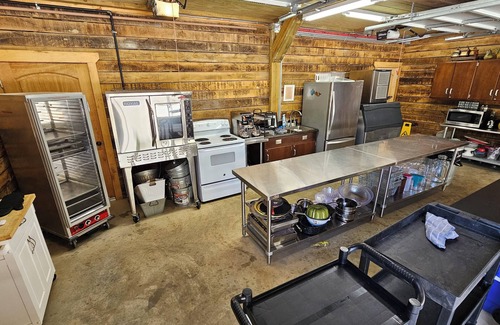 Springville Apartment | Pet-Friendly Fido's Flat + Fishing & Trails