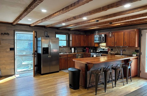 Scaly Mountain Cabin | PET FRIENDLY 🙈 FIRE PIT 🔥 VERY PRIVATE GREAT VIEWS