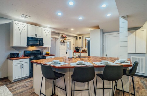 Annville House | Pet Friendly! Firepit & Gameroom- Walk To Restaurants, 15 Mins To Hershey Park!