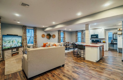 Annville House | Pet Friendly! Firepit & Gameroom- Walk To Restaurants, 15 Mins To Hershey Park!
