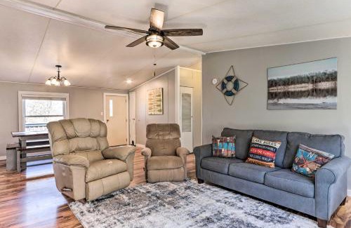 Flemington House | Pet-Friendly Flemington Home with Lake Access!