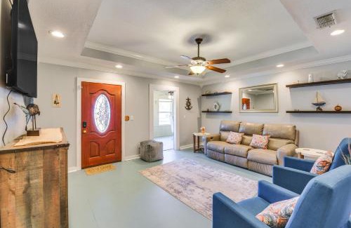 Fort Walton Beach House | Pet-Friendly Fort Walton Beach Home 4 Mi to Ocean