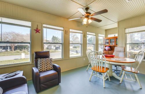 Fort Walton Beach House | Pet-Friendly Fort Walton Beach Home 4 Mi to Ocean