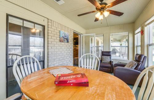 Fort Walton Beach House | Pet-Friendly Fort Walton Beach Home 4 Mi to Ocean