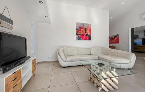Serviers-et-Labaume House | Pet Friendly Home In Serviers-Et-Labaume