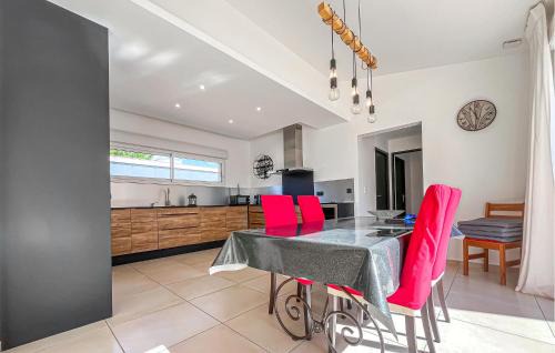 Serviers-et-Labaume House | Pet Friendly Home In Serviers-Et-Labaume