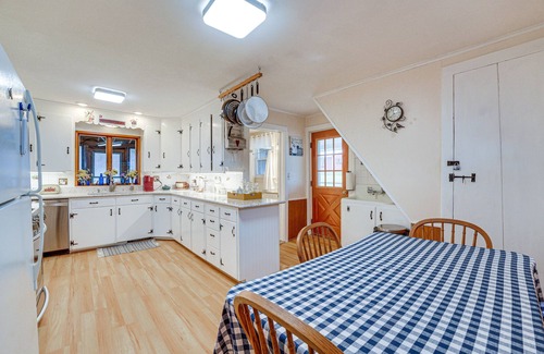 Farmersville Station House | Pet-Friendly Franklinville Farmhouse w/Sunroom!