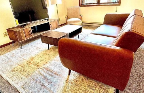 Marquette Apartment | Pet friendly/free parking/private entry/secure!