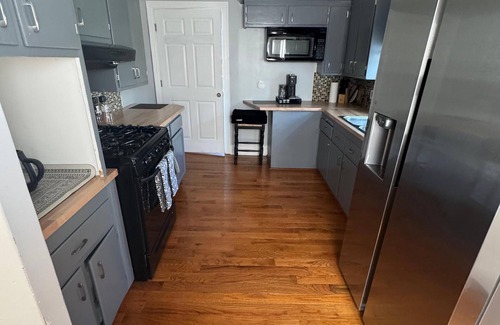 Old Brooklyn House | Pet-Friendly, Fully Fenced, 2-bedroom, Big Yard House