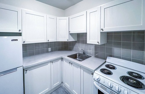 West End Apartment | Pet Friendly Furnished 1 Bedroom @1925 Nelson