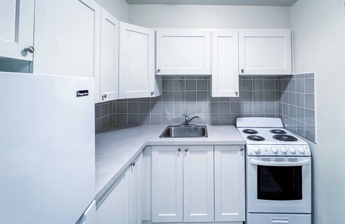 West End Apartment | Pet Friendly Furnished 1 Bedroom @1925 Nelson