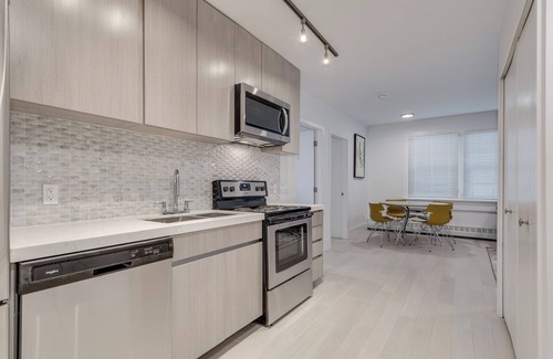 Downtown Vancouver Apartment | Pet Friendly Furnished 2 Bedroom @1425 Haro