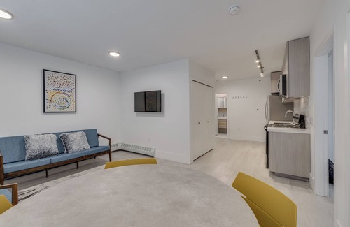 Downtown Vancouver Apartment | Pet Friendly Furnished 2 Bedroom @1425 Haro