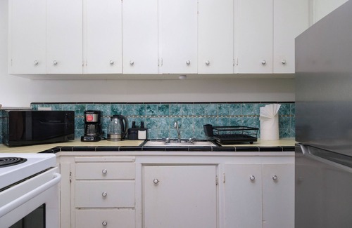 West End Apartment | Pet Friendly Furnished Studio on 1540 Haro (Vancouver)