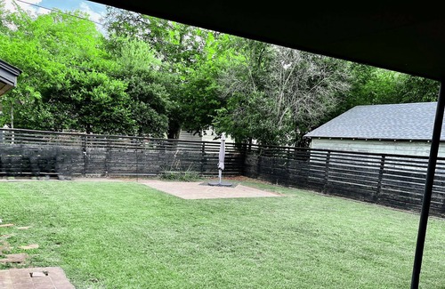 Oak Cliff House | Pet Friendly, Furnished Mid Century Home With Fenced Backyard