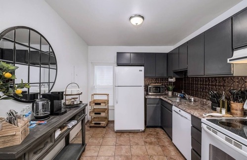 Ypsilanti Apartment | Pet-friendly Furnished Apt Near Emu Free Parking 2 Bedroom Apts