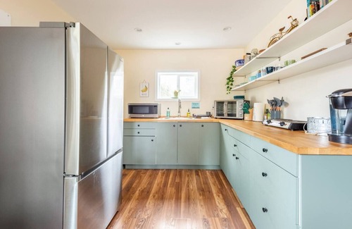 North Bonneville Apartment | Pet Friendly Getaway Apt w/Office @ Beacon Rock