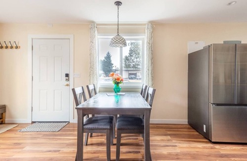 North Bonneville Apartment | Pet Friendly Getaway Apt w/Office @ Beacon Rock