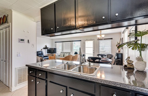 Bermuda Beach House | Pet-Friendly Galveston Home - Walk to Beaches!