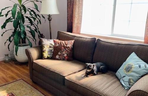 Rio Dell House | Pet Friendly Garden House with Patio & Redwoods