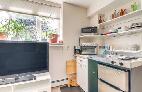 Minot Apartment | Pet-Friendly Garden Studio ~ 25 Mi to Boston!