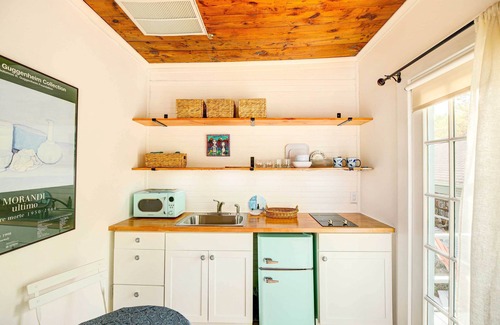 Woodland Heights Apartment | Pet-Friendly Garden Studio in Woodland Heights!
