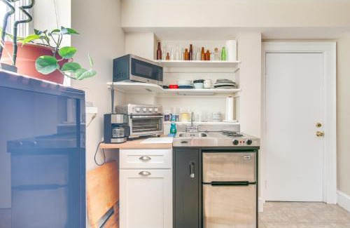Minot Apartment | Pet-Friendly Garden Studio about 25 Mi to Boston!