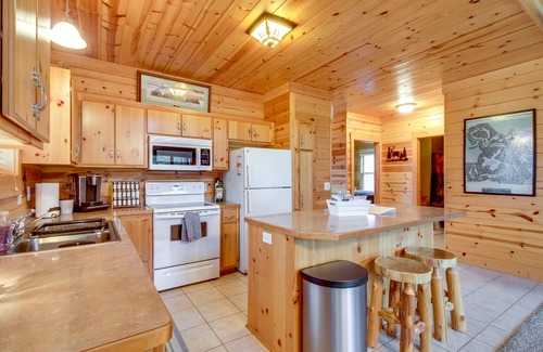 Garrison Cabin | Pet-Friendly Garrison Retreat w/Gas Fireplace!